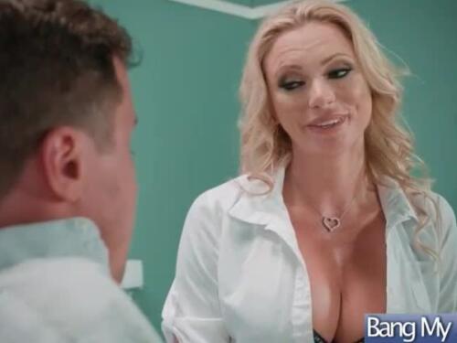 Lovemaking gauze with salacious doctor pumping wench patient (briana banks & nikki benz) mov-09