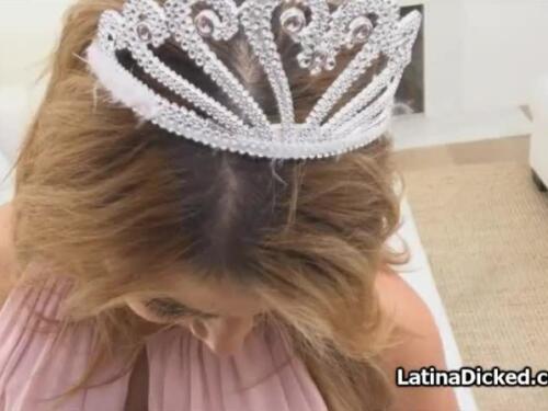 Pumping latin honey girlfriend wearing tiara