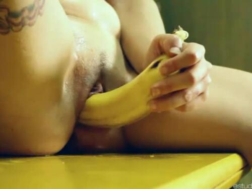 Sport and wanking with banana